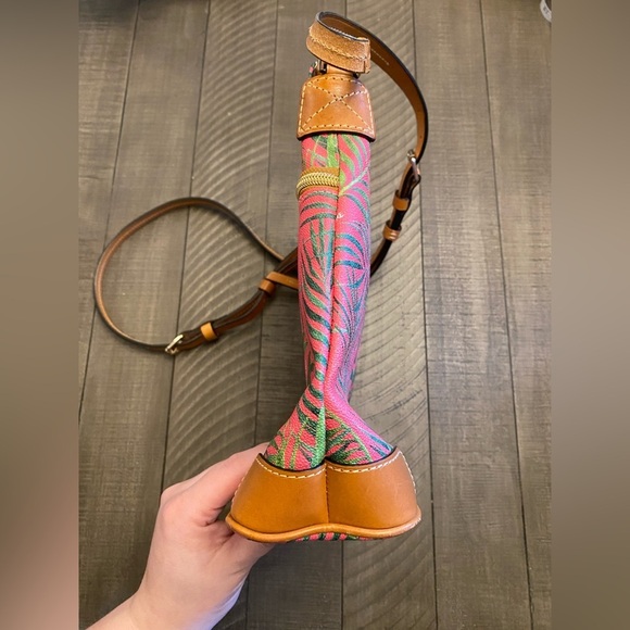 Dooney & Bourke pink with palm leaves crossbody/shoulder bag - Picture 5 of 15